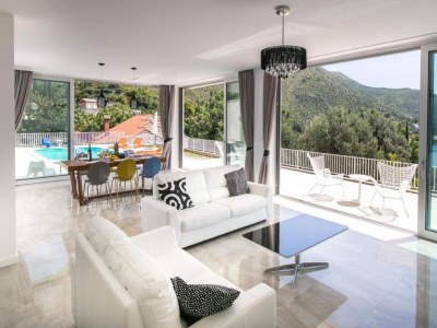 Villa Five Bedroom Villa with Private Pool & Sea View - Features photo 18
