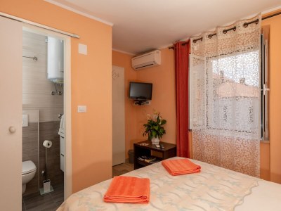Apartment Rooms Edna - Double Room - Features photo 8