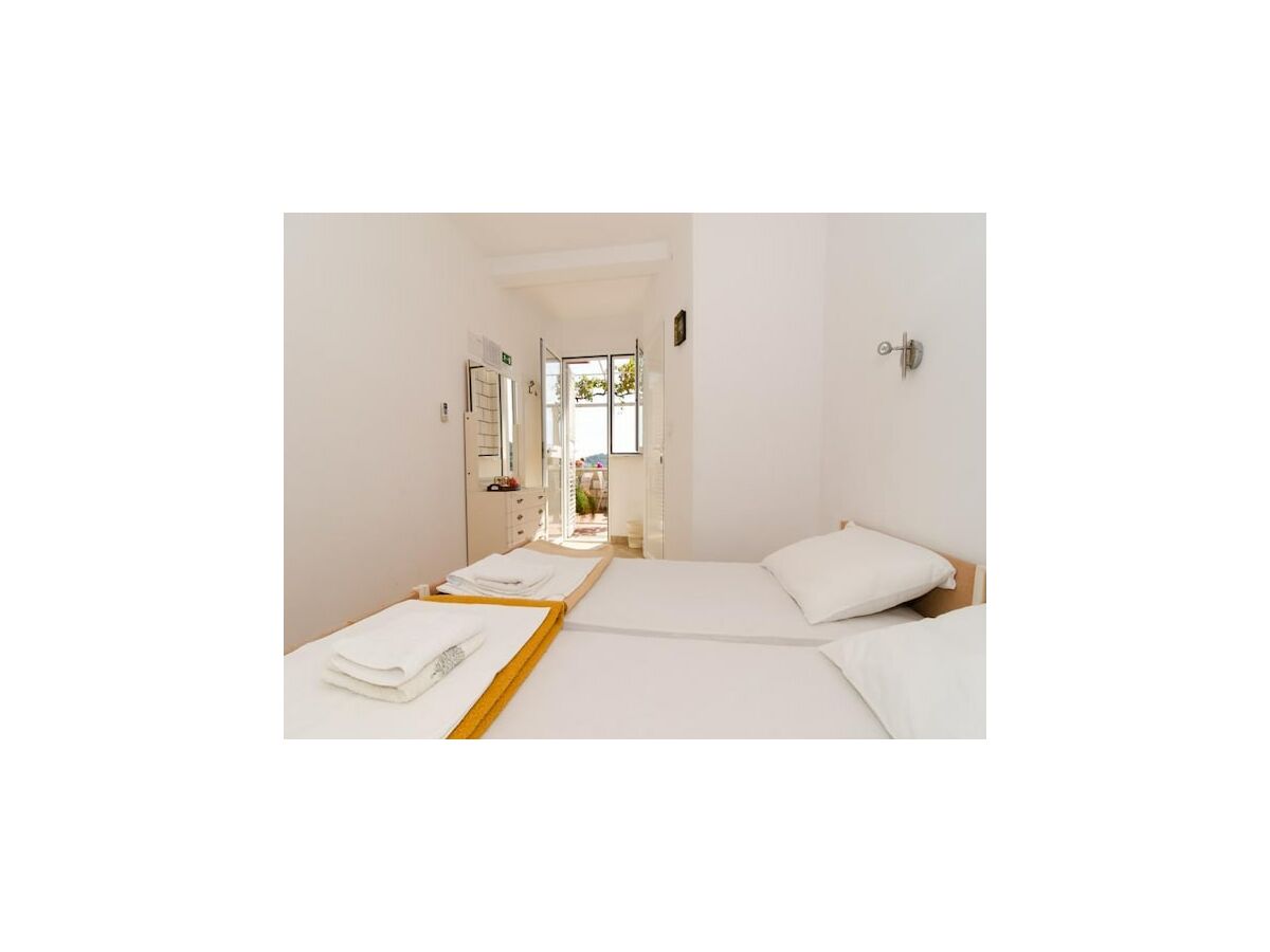 Apartment Guest House Misita - Triple Room with Balcony and Sea View - Features photo 5