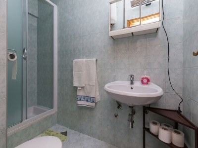 Apartment Apartments Kisic - Two-Bedroom Apartment with Terrace(prizemlje) - Features photo 8
