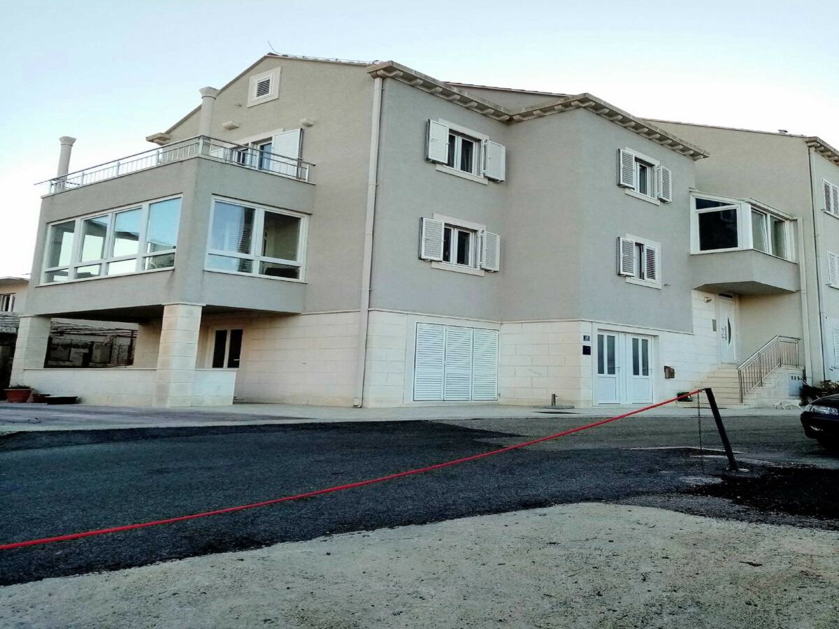 Apartment Apartments Pojko - One-Bedroom Apartment with Terrace (Yellow) - Outdoor photo 2