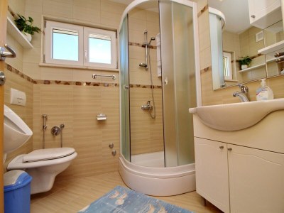 Apartment Apartments Gusti - Two-Bedroom Apartment with Balcony and Sea View - Features photo 12