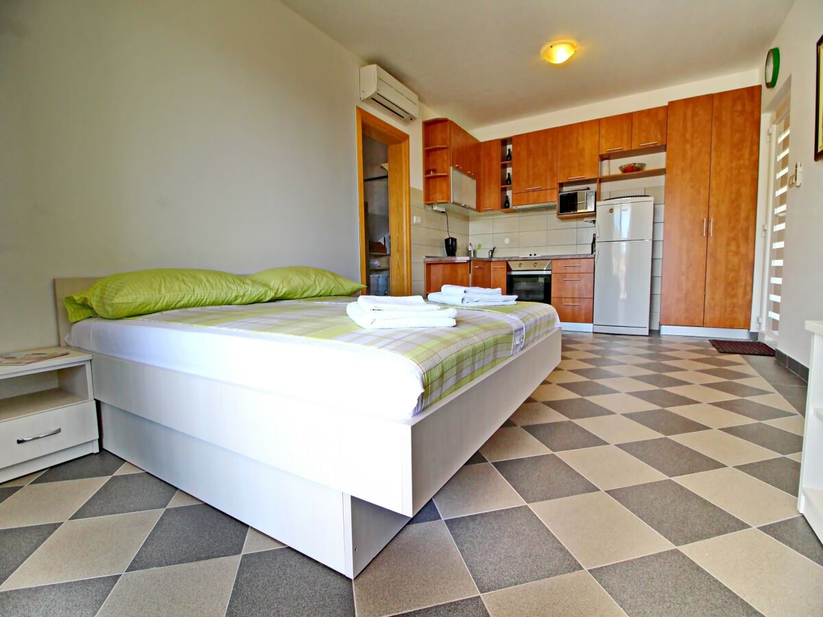 Apartment Apartments Gusti - Studio Apartment with Terrace and Sea View - Features photo 5
