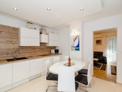 Apartment Apartment Iva 31 - Two-Bedroom Apartment with Balcony and City View - Features photo 18