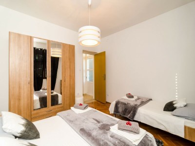 Apartment Apartment Eulalija- One-Bedroom Apartment with Terrace and Sea View - Features photo 9