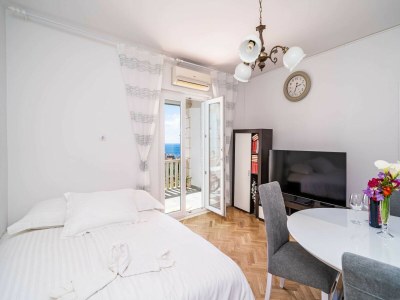 Apartment Apartment Debos - One-Bedroom Apartment with Balcony and Sea View - Features photo 9