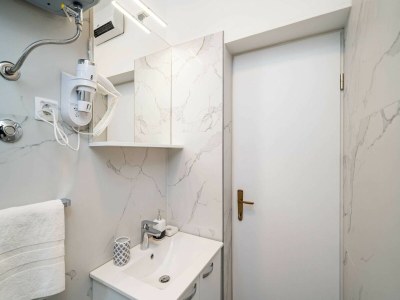 Apartment Apartment Debos - One-Bedroom Apartment with Balcony and Sea View - Features photo 14