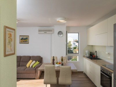 Apartment Apartment Gigi - Two Bedroom Apartment with Terrace and Sea View - Features photo 10