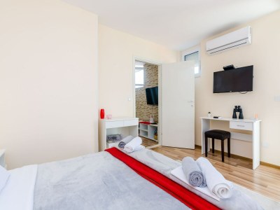 Apartment Apartment Vedrana- One-Bedroom Apartment with Balcony and Sea View - Features photo 20