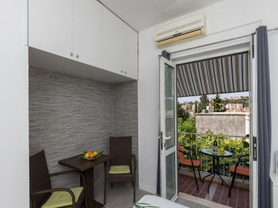 Apartment Guest House Bradas-Double Room with Shared Bathroom No3 in Dubrovnik - Apartment