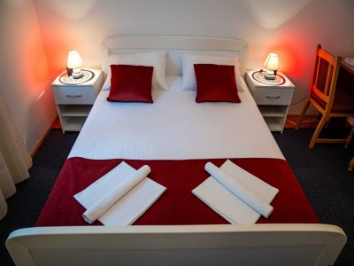 Apartment Guest House Cesic - Double Room No7 - Features photo 12