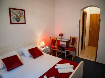 Apartment Guest House Cesic - Double Room No8 - Features photo 16