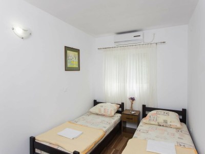 Apartment Apartments Djurkovic - Two-Bedroom Apartment with Shared Terrace and Sea View - Features photo 18
