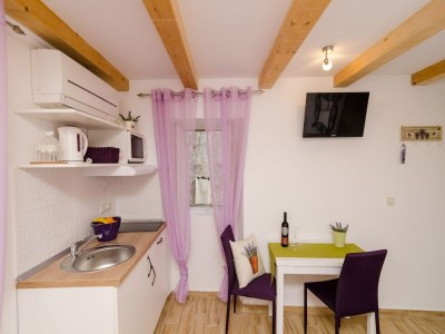 Apartment Lavender Garden Apartments - Studio Apartment (Ground floor) - APT 1 - Features photo 9