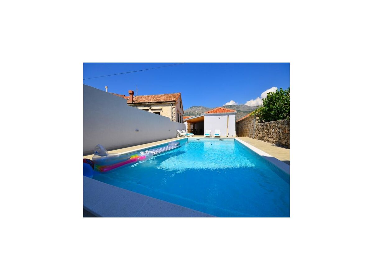 Holiday house Holiday Home Belmondo- Three Bedroom Home with Terrace and Private Pool (A6)