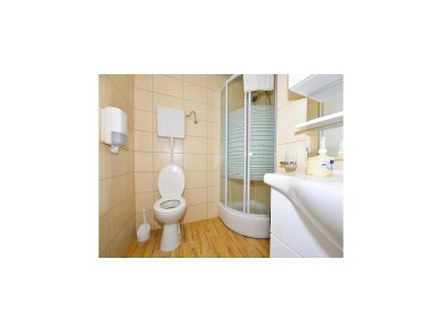 Holiday house Holiday Home Belmondo- Three Bedroom Home with Terrace and Private Pool (A6) - Features photo 8