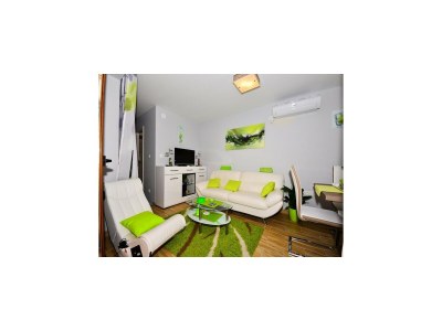 Holiday house Holiday Home Belmondo- Three Bedroom Home with Terrace and Private Pool (A6) - Features photo 11
