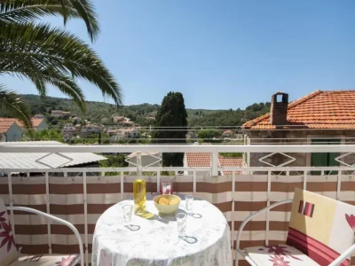 Apartment Apartments Mira - One Bedroom Apartment with Balcony(A2) - Outdoor photo 2
