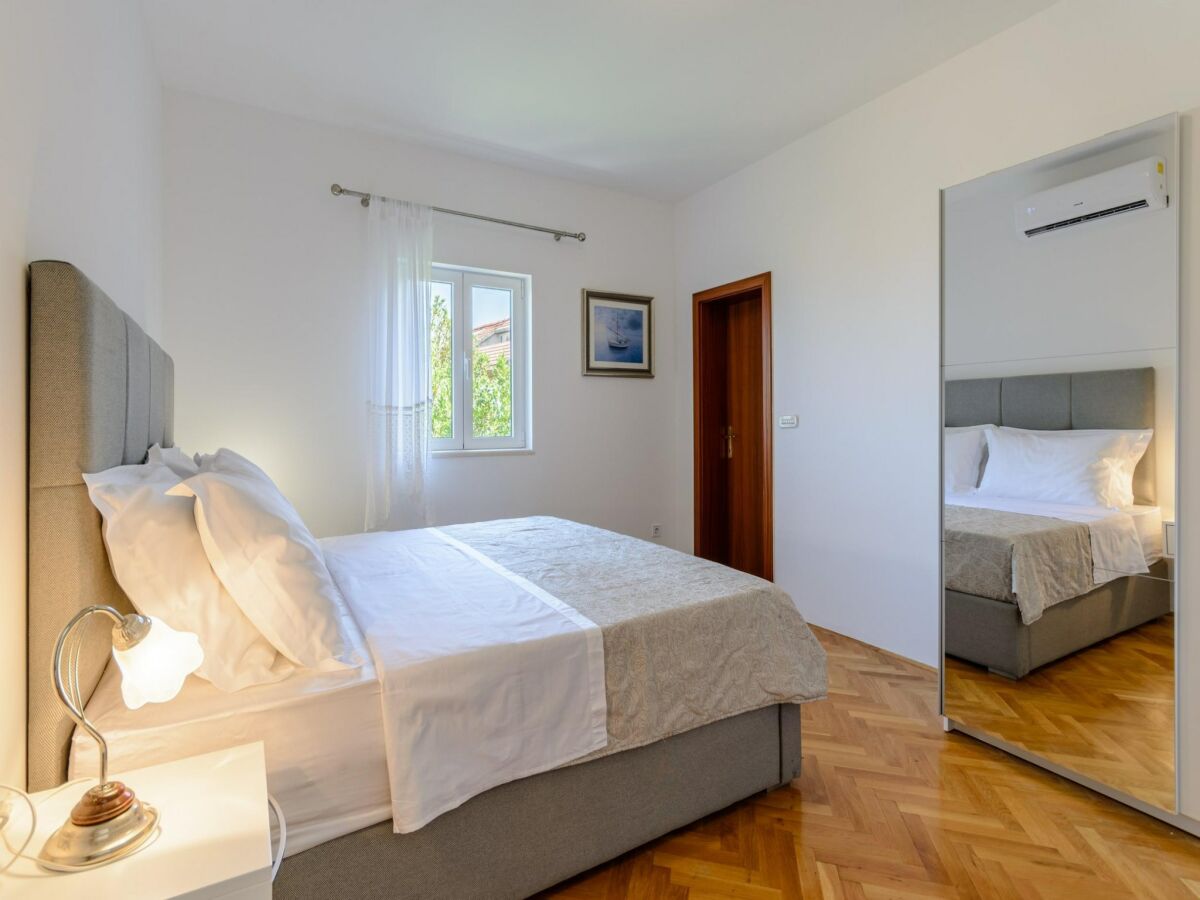 Apartment Apartment Marcela - Deluxe Two Bedroom Apartment with Terrace and Sea View - Features photo 2