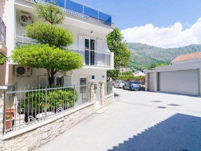 Apartment Apartments &amp; Rooms Barišić - Double Room with Balcony and Garden View (First floor-Soba 8) - Outdoor photo 2