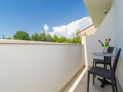 Apartment Apartments &amp; Rooms Barišić - Double Room with Balcony and Garden View (First floor-Soba 8) - Outdoor photo 6