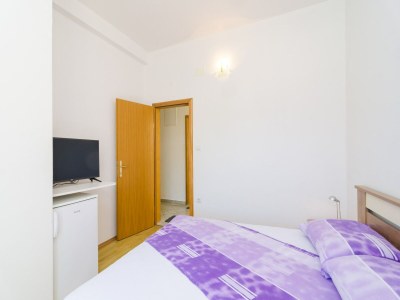 Apartment Apartments &amp; Rooms Barišić - Double Room with Balcony and Garden View (First floor-Soba 8) - Outdoor photo 16