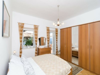Apartment Apartments Davor - Two Bedroom Apartment with Sea View and Terrace - Features photo 14