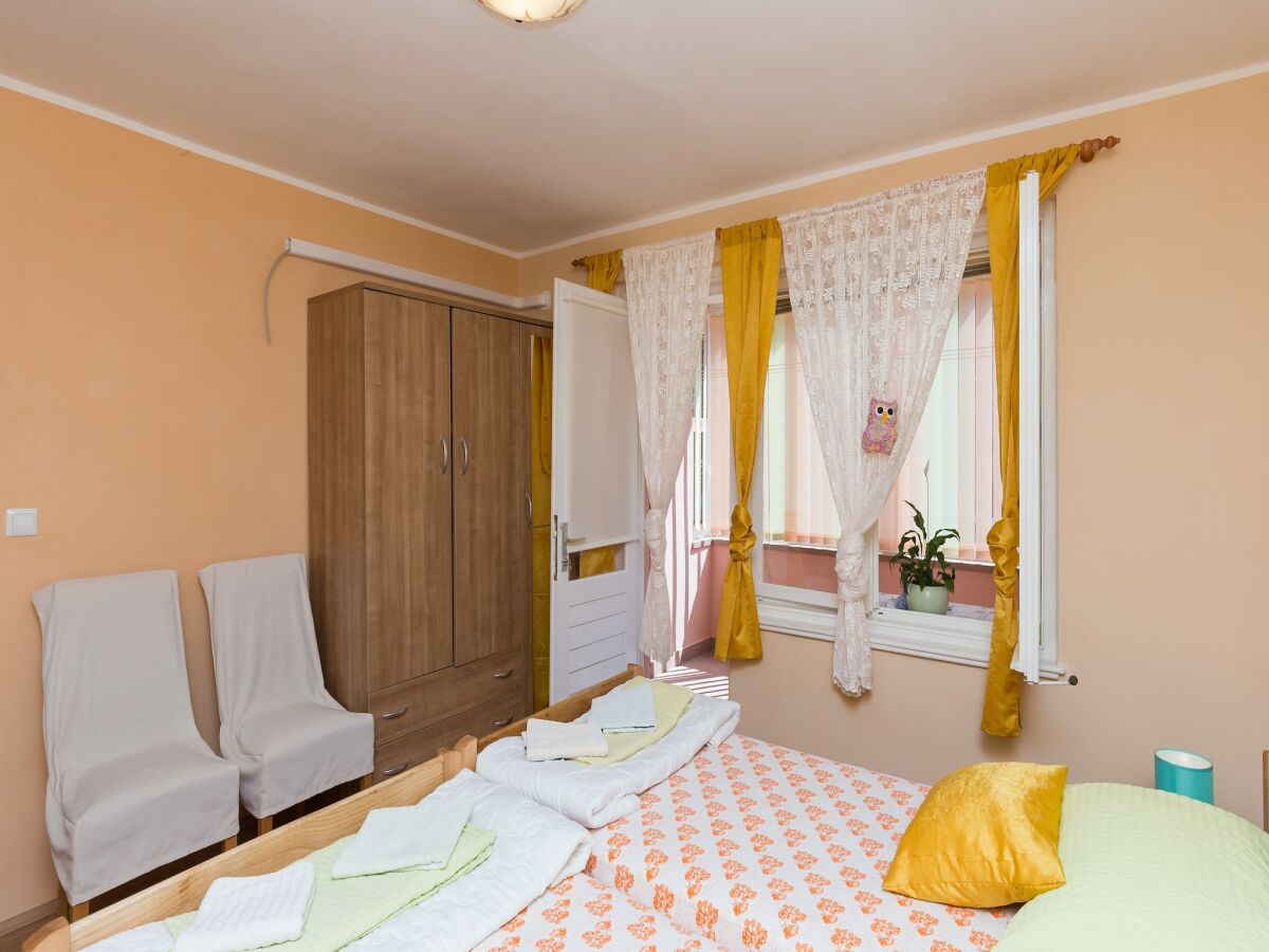 Apartment Apartment Lolo - Two Bedroom Apartment with Loggia and Street View - Features photo 5