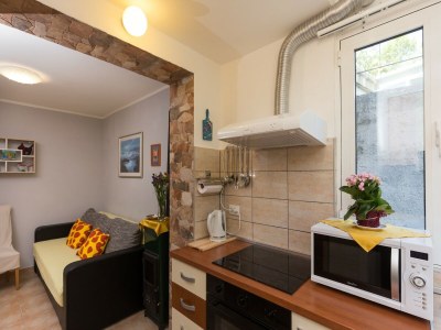 Apartment Apartment Lolo - Two Bedroom Apartment with Loggia and Street View - Features photo 9