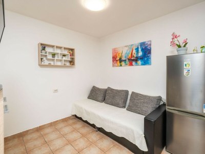 Apartment Apartment Lolo - Two Bedroom Apartment with Loggia and Street View - Features photo 13