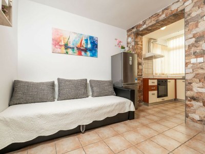 Apartment Apartment Lolo - Two Bedroom Apartment with Loggia and Street View - Features photo 14