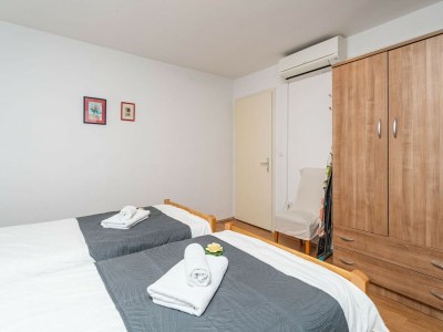 Apartment Apartment Lolo - Two Bedroom Apartment with Loggia and Street View - Features photo 29