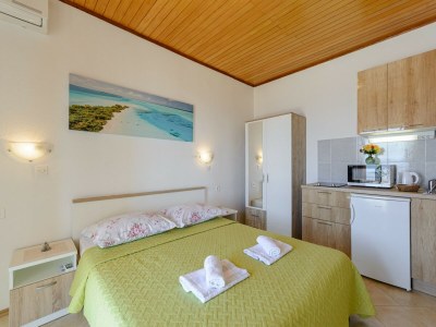 Apartment Rooms Sani - Double Room with Terrace and Sea View (S3) - Features photo 6