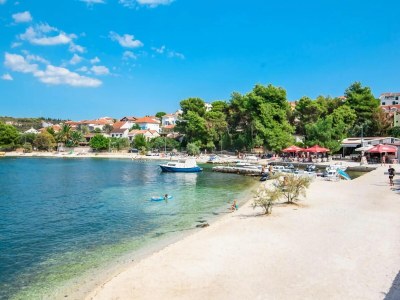 Apartment Apartments Villa Kameja - One Bedroom Apartment with Balcony and Sea View (Plavi) - Environment photo 9