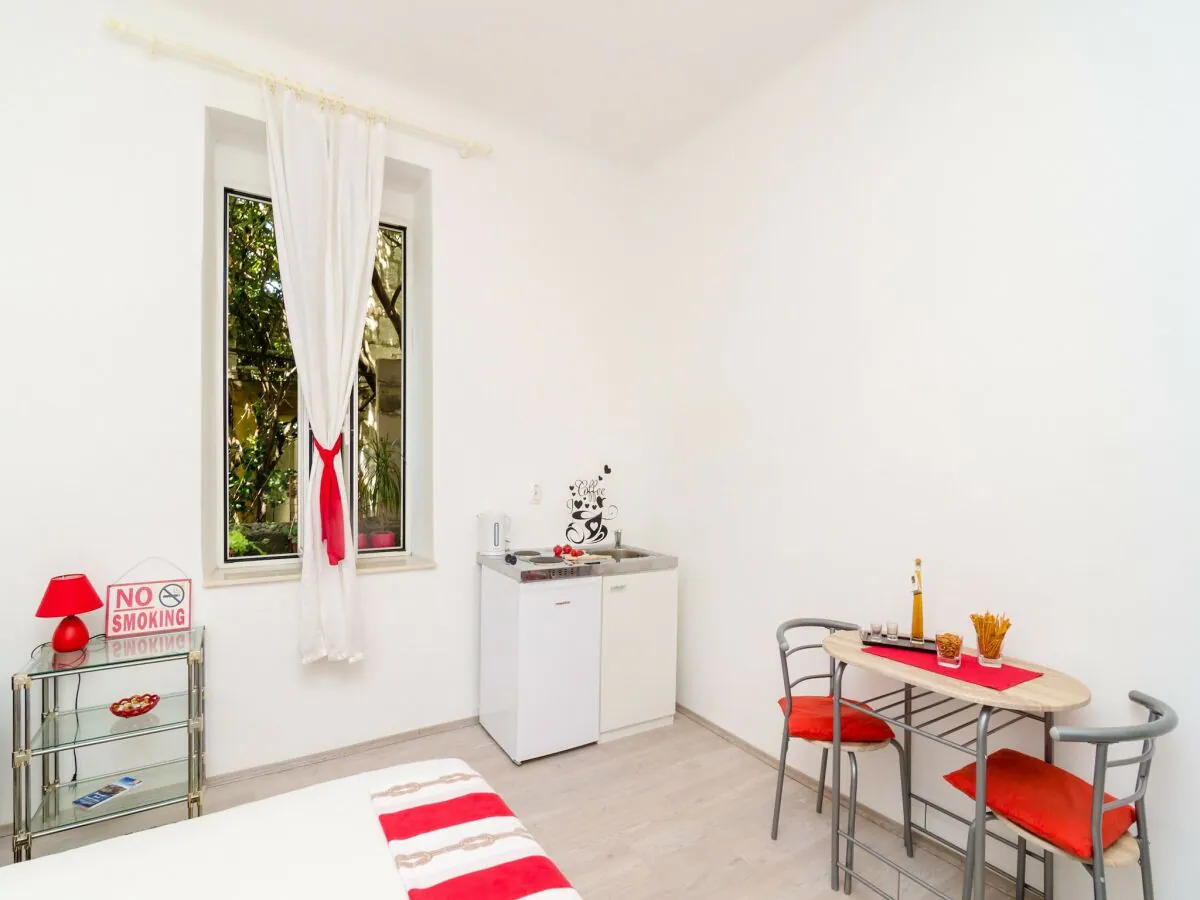 Apartment Apartment Caceris -  Comfort Studio Apartment with Terrace