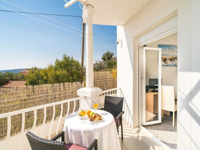 Apartment Apartments Blažević - Comfort Two Bedroom Apt with Hot Tub and Sea View in Mlini - Apartment