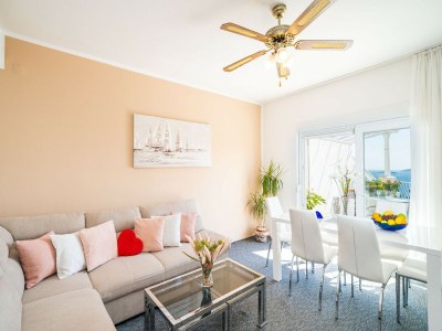 Apartment Apartments Blažević - Comfort Two Bedroom Apt with Hot Tub and Sea View - Features photo 10
