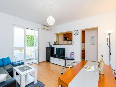 Apartment Apartment Antej - One Bedroom Apartment with Terrace and City View - Features photo 11