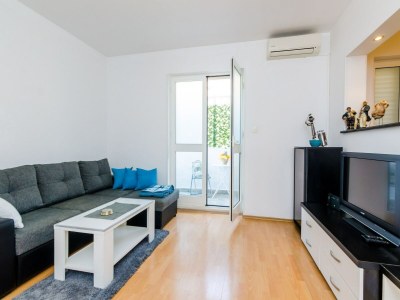 Apartment Apartment Antej - One Bedroom Apartment with Terrace and City View - Features photo 23
