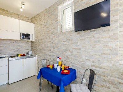 Apartment Miracle Apartments - Comfort Studio Apartment with Terrace and City View - Features photo 12