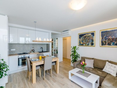 Apartment Apartments Lazarin - Two Bedroom Apartment with Balcony and Sea View (1 Veliki) - Features photo 8