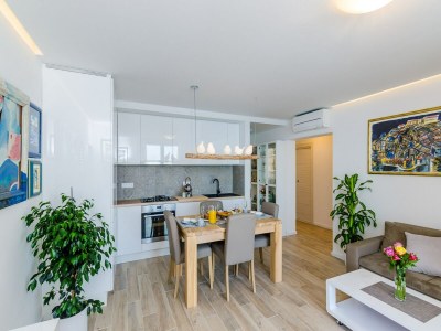 Apartment Apartments Lazarin - Two Bedroom Apartment with Balcony and Sea View (1 Veliki) - Features photo 11