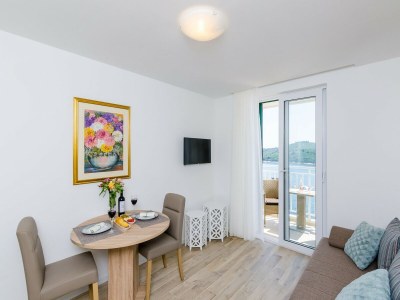 Apartment Apartments Lazarin - One Bedroom Apartment with Balcony and Sea View (2 Mali ) - Features photo 7