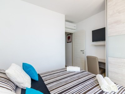 Apartment Apartments Lazarin - One Bedroom Apartment with Balcony and Sea View (2 Mali ) - Features photo 11