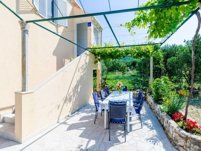 Apartment Apartment &  Rooms Maždin - One Bedroom Apartment with Balcony and Sea View in Doli - Apartment