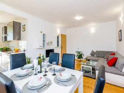 Apartment Apartment &  Rooms Maždin - One Bedroom Apartment with Balcony and Sea View - Features photo 18
