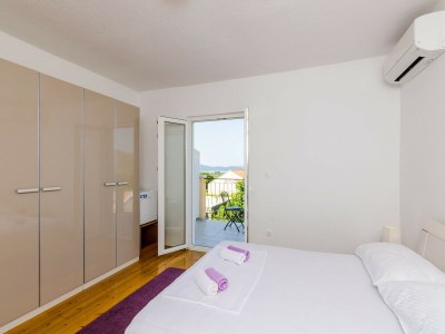 Apartment Apartment & Rooms Maždin - Triple Room with Balcony and Sea View ( Soba More ) - Features photo 21