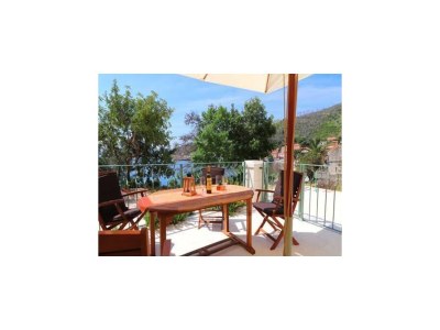 Apartment Apartments Seafront Silence - Studio Apartment with Terrace and Sea View in Trstenik - Apartment