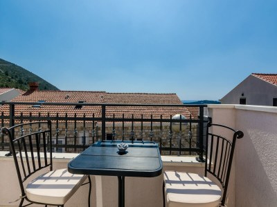 Apartment Apartments Life - Two Bedroom Apartment with Balcony and Sea View in Mokošica - Apartment