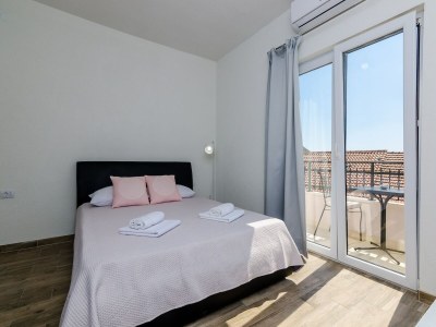 Apartment Apartments Life - Two Bedroom Apartment with Balcony and Sea View - Features photo 14
